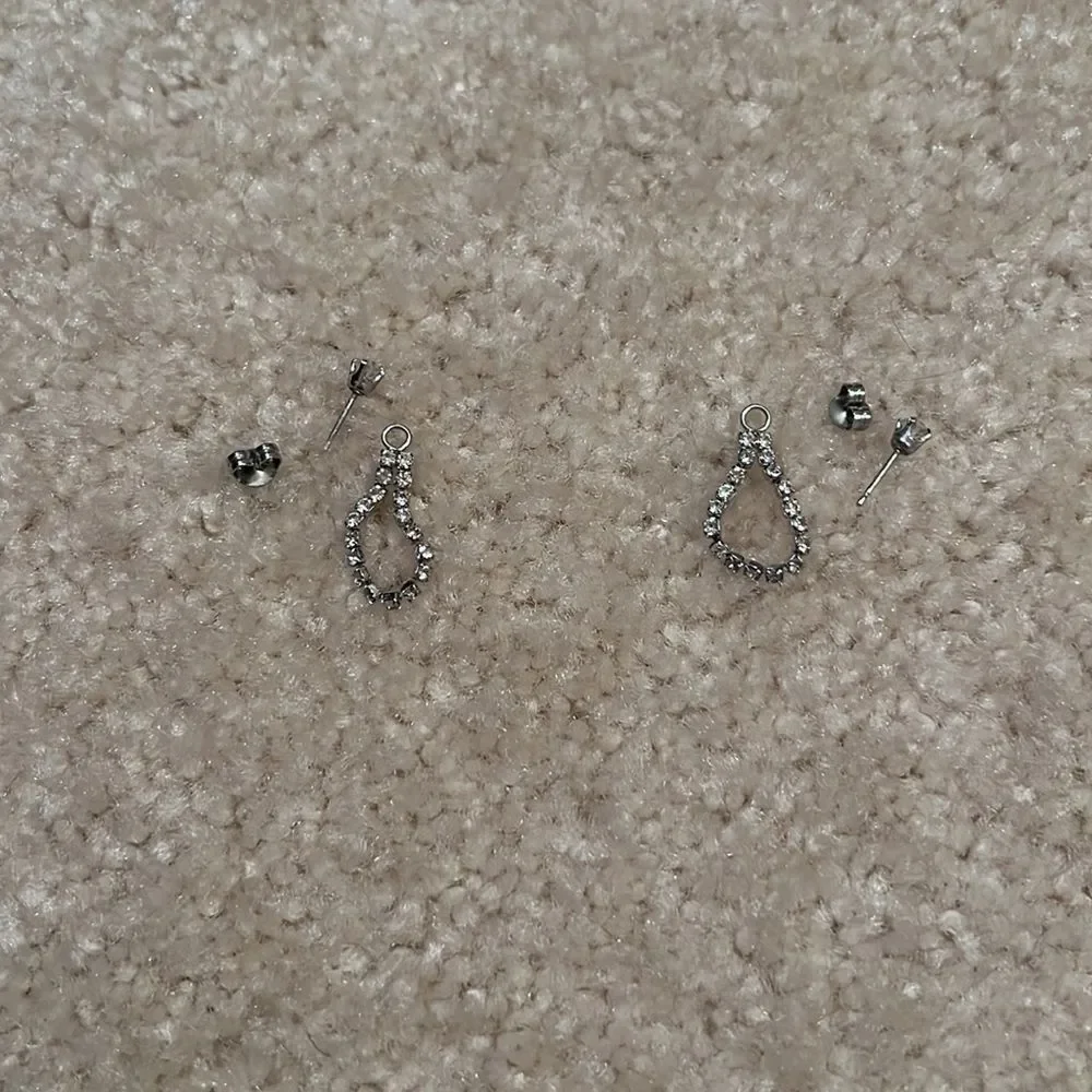 Pierced dangle sparkly earrings. - Picture 3 of 4